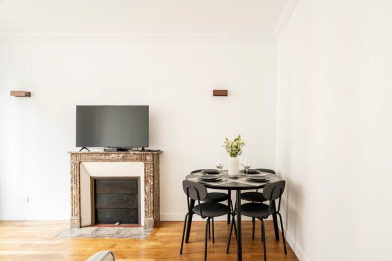 The Square, Paris-Asnieres, Private Apartment With Bedroom And Living Room エクステリア 写真